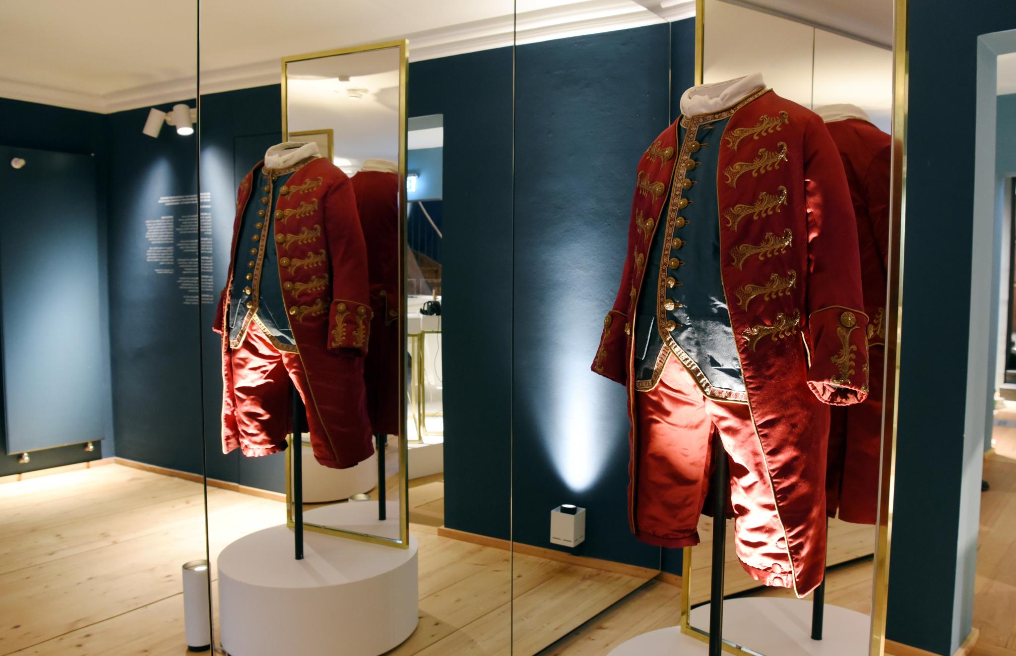 Nachgestaltete Anzüge, wie Leopold Mozart sie getragen haben könnte