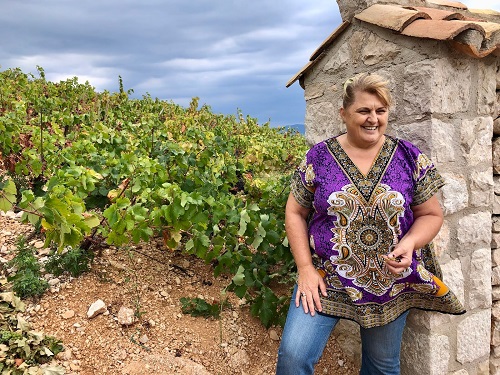 Marija Mrgudic in ihrem Weingarten