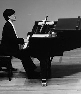Der Pianist und Komponist Katsuro Ogiha