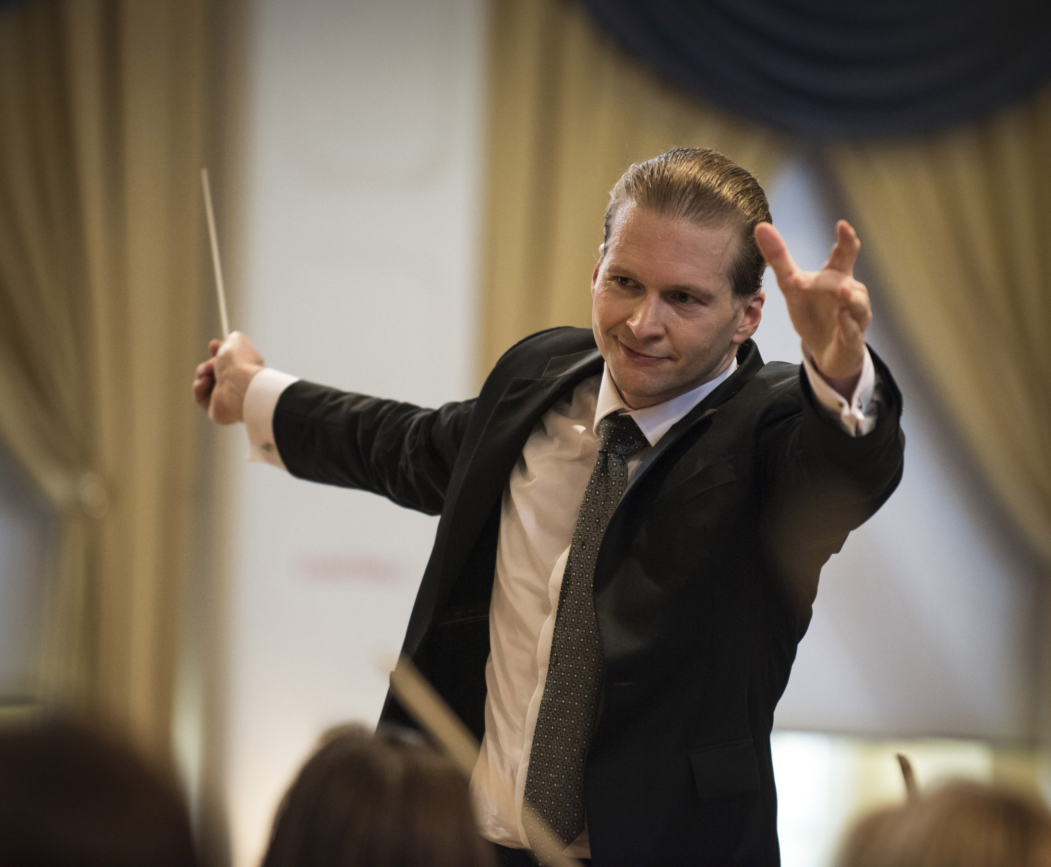 Der Dirigent Peter Schedding