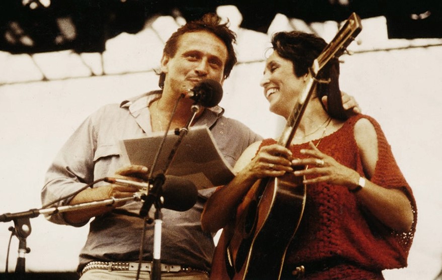 Konstantin Wecker mit Joan Baez im Olympiastadion