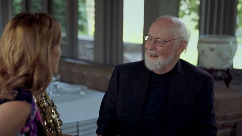 Der Filmkomponist John Williams im Gespräch mit Sarah Willis im Beethoven-Film von Martin Roddewig