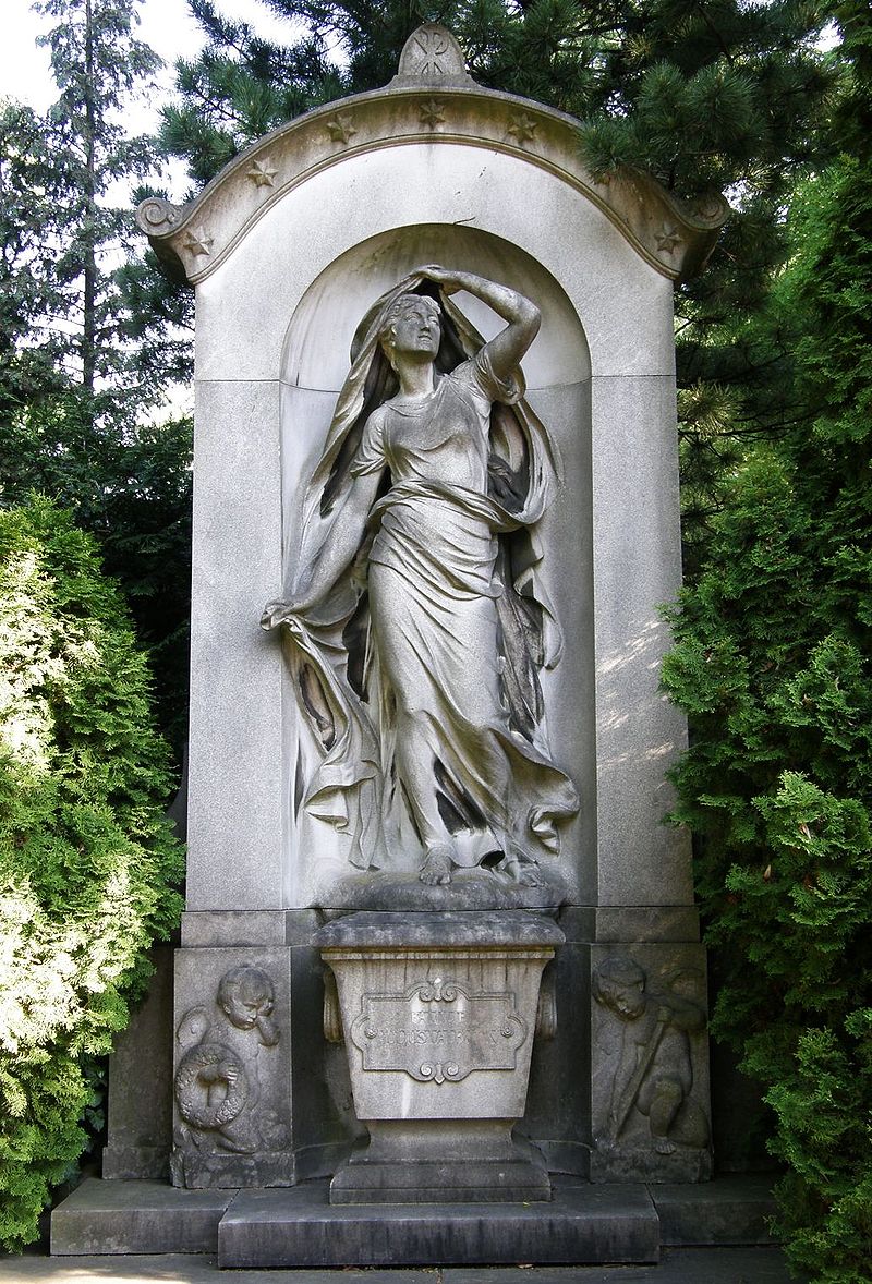 Grabmal auf dem Luisenfriedhof