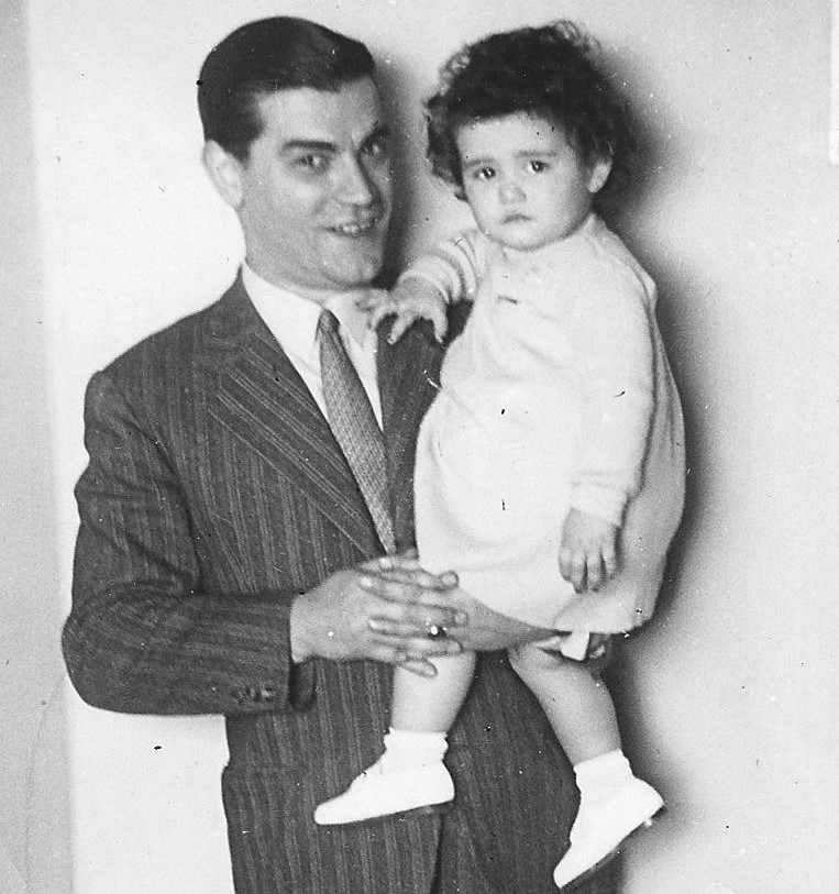 Martha Argerich als Kind auf dem Arm ihres Vaters Juan Manuel Argerich