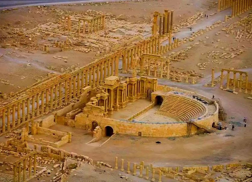 Luftbild des Römischen Theaters in Palmyra