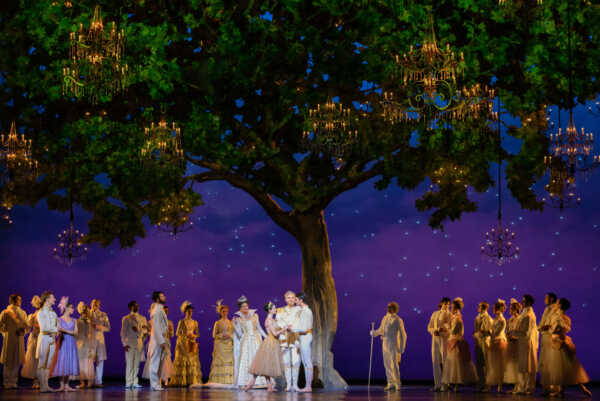 Szenenfoto zum Ballett Cinderella von Christopher Wheeldon