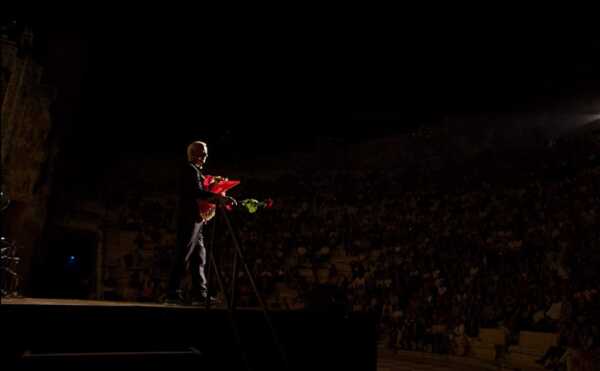 Bill Murray verteilt rote Rosen