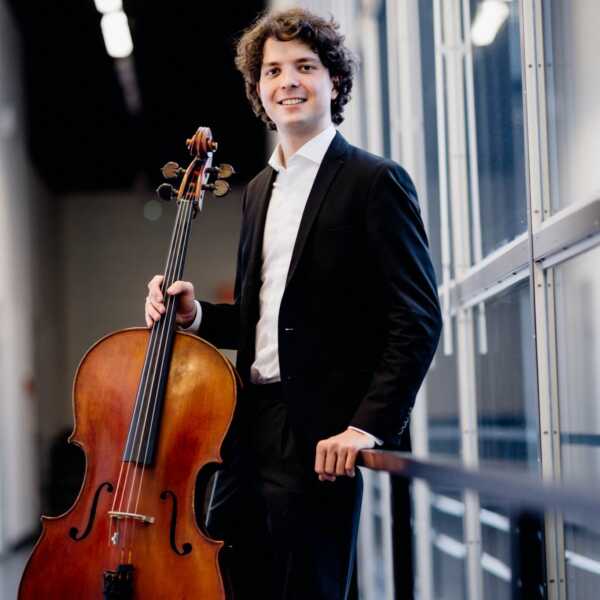 Der Cellist Moritz Huemer