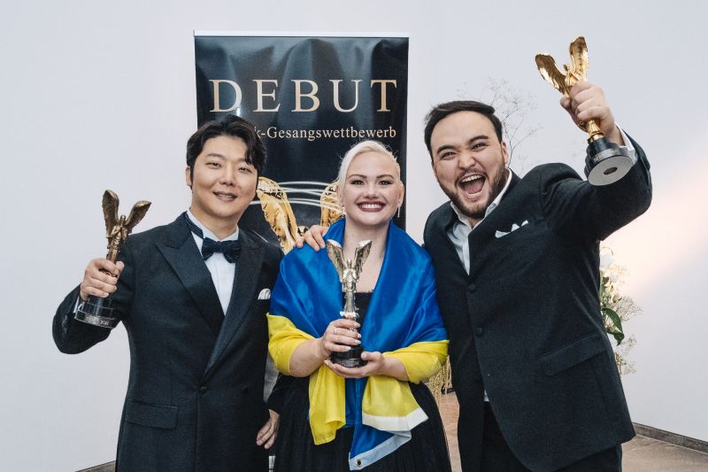 Preisträger DEBUT 2022, v.l.n.r.: Beomjin Angelo Kim, Inna Husieva, Kudaibergen Abildin