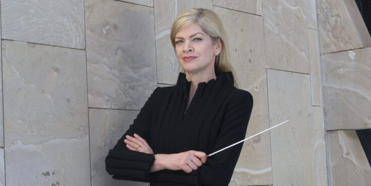Die Dirigentin Keri-Lynn Wilson