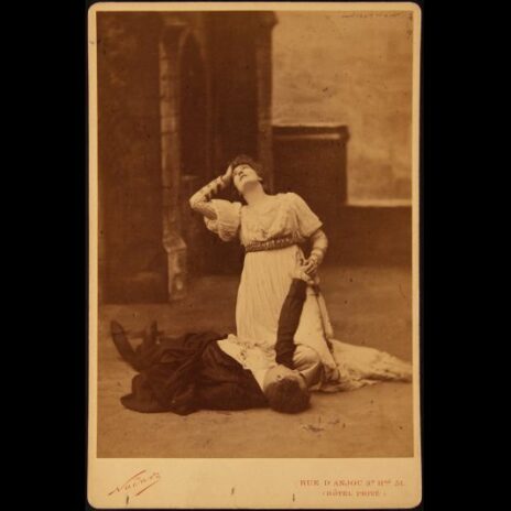 Félix Nadar: Sarah Bernhardt in der Rolle der Tosca, Albuminpapier, 1887