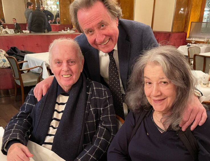 Daniel Barenboim, Rudolf Buchbinder und Martha Argerich im Café des Hotels Imperial