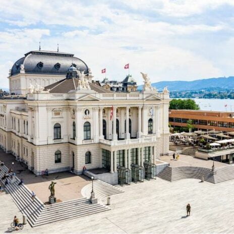 Opernhaus Zürich mit Erweiterungsbau (rechts)