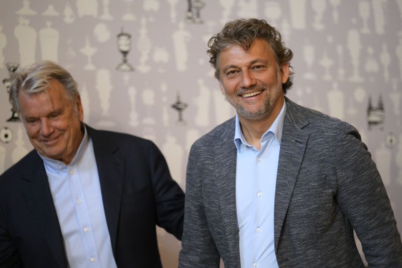 Jonas Kaufmann (re.), designierter künstlerischer Leiter der Tiroler Festspiele Erl, und Hans Peter Haselsteiner, Präsident der Festspiele