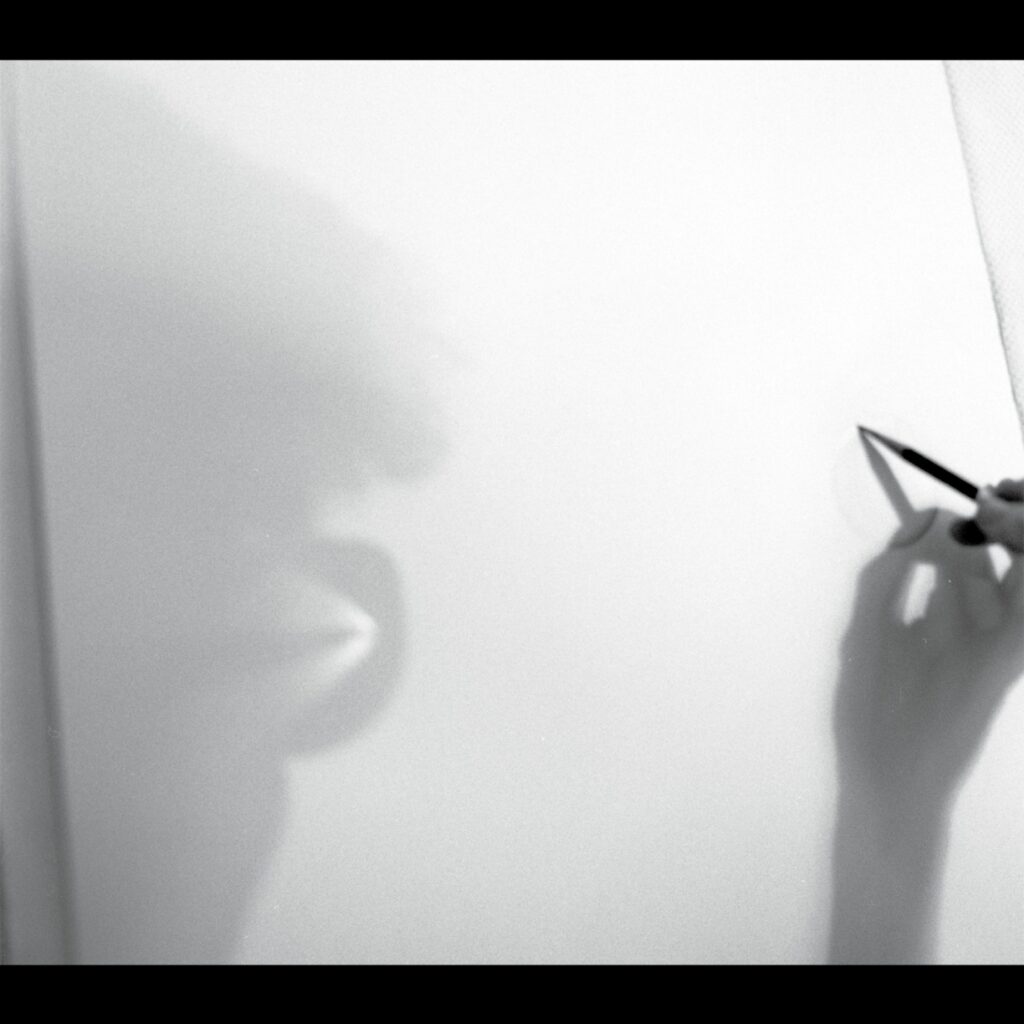 Modesty of the Magic Thing